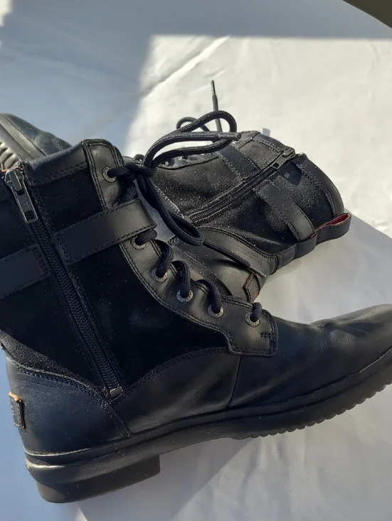 UGGS 9.5 - Picture 5 of 10